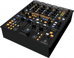 BEHRINGER DDM4000 цифровой DJ микшер пульт с сэмплером, 5 входных каналов, 4 секции эффектов, счетчики темпа, MIDI
