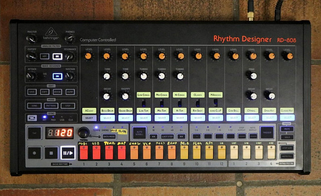 Клон культовой Roland TR-808 в исполнении Behringer