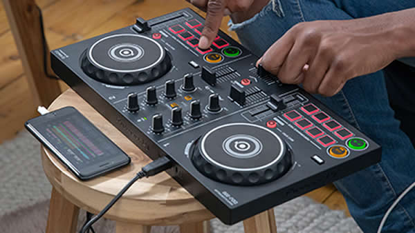Pioneer DDJ-200 - Новый контроллер начального уровня от Pioneer Dj Pioneer DDJ-200 - Новый контроллер начального уровня от Pioneer Dj