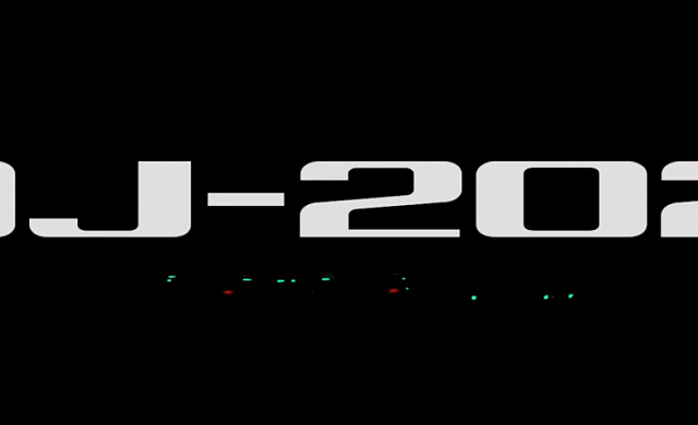 Roland DJ-202 DJ Controller for Serato DJ Intro